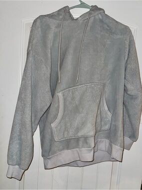 Colsie Plush Hooded Pullover in Light Gray